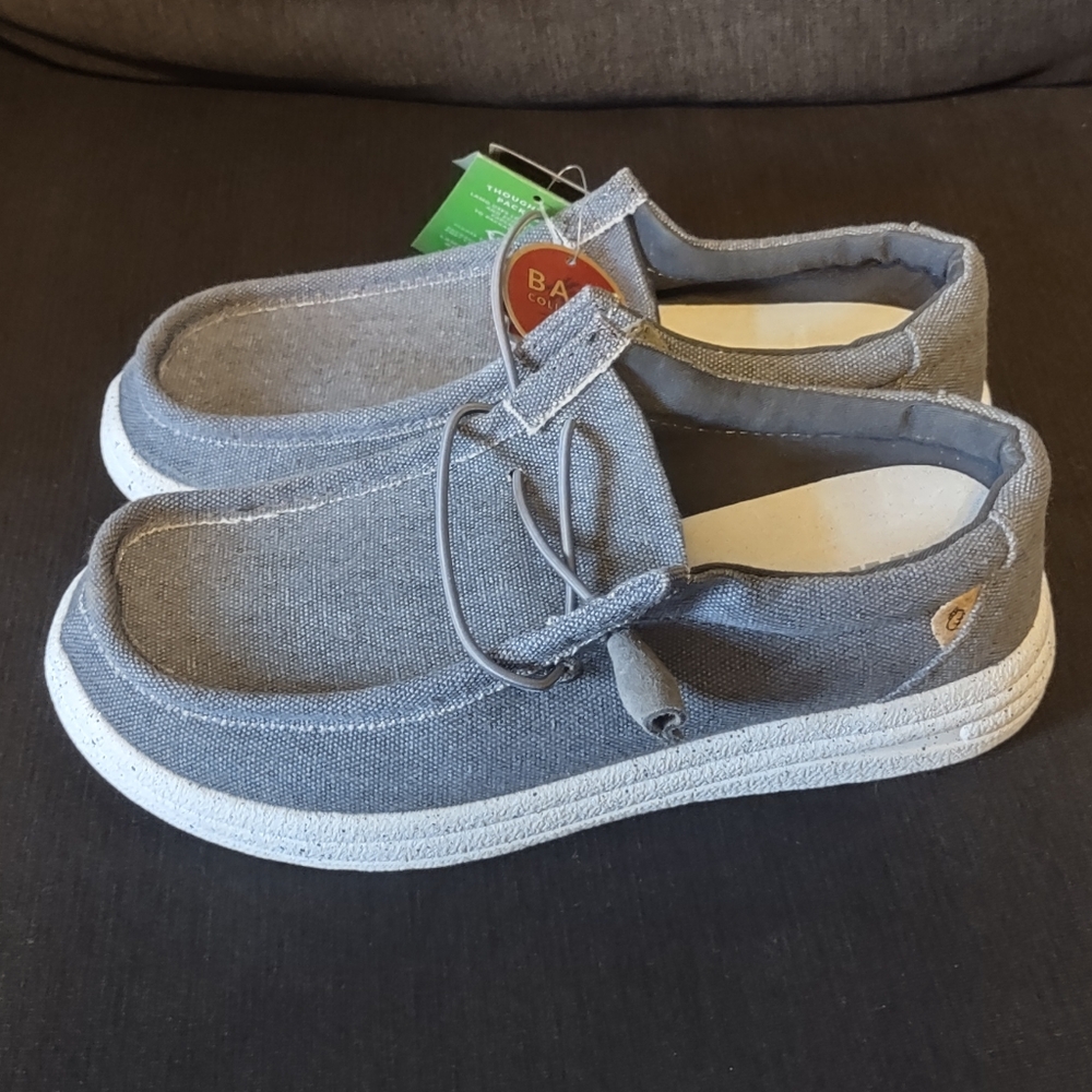 NWT Lamo girls slip on shoes. Size 4.